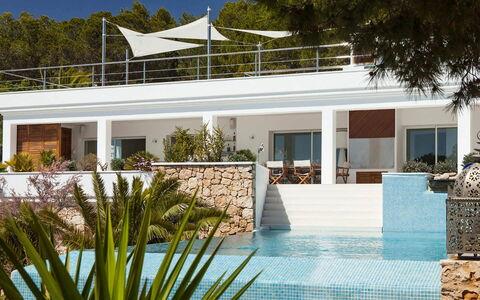 Villa Jondal: Zwembad, Meubilair, Toevlucht, Buitenmeubels, Stoel, Schaduw, Verdieping, Eco Hotel, Paraplu, Hotel