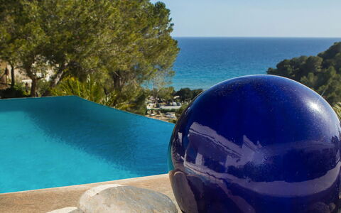 Villa Jondal: Blauw, Reflectie, Zwembad