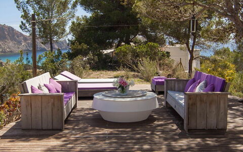 Villa Jondal: Meubilair, Buitenmeubels, Tafel, Stoel, Buitentafel, Hardwood, Koffietafel, Tuin, Patio, Houten Vloer