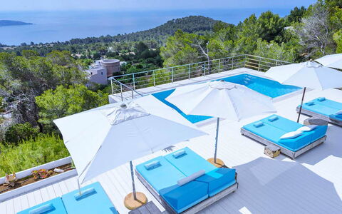 Villa Angelic: Blauw, Zwembad, Toevlucht, Buitenmeubels, Ligstoel, Vrije Tijd, Eco Hotel, Paraplu, Hotel, Villa