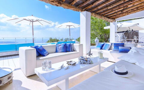 Villa Angelic: Blauw, Meubilair, Toevlucht, Stoel, Buitenmeubels, Appartement, Zwembad, Hotel, Eco Hotel, Villa