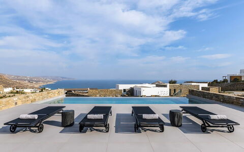 Villa Psiche: Blauw, Zee, Buitenmeubels, Kust, Zwembad, Ligstoel, Chaise Longue, Baai, Toevlucht