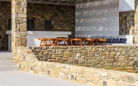 Villa Psiche: Stenen Muur, Natuurlijk Materiaal, Schaduw, Zwembad, Daylighting