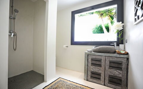 Villa Seahorse: Muur, Interieur Ontwerp, Flooring, Loodgieterswerkinrichting, Badkamer, Verdieping, Huis, Kamer, Plafond, Loodgieter