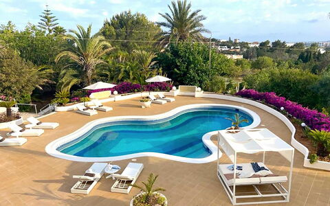 Villa Besso: Meubilair, Buitenmeubels, Zwembad, Toevlucht, Stoel, Paraplu, Eco Hotel, Vrije Tijd, Schaduw, Hotel