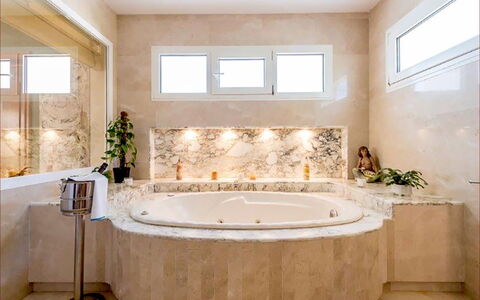Villa Besso: Interieur Ontwerp, Loodgieterswerkinrichting, Bad, Muur, Badkamer, Flooring, Kraan, Verdieping, Loodgieter, Plafond