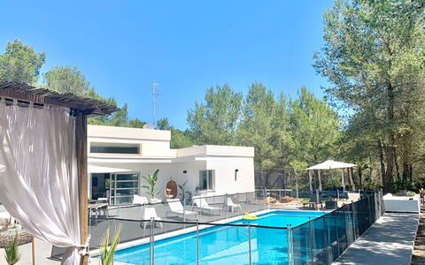 Villa Floresta: Zwembad, Toevlucht, Buitenmeubels, Samengesteld Materiaal, Schaduw, Eco Hotel, Ligstoel, Stoel, Hotel, Thermae