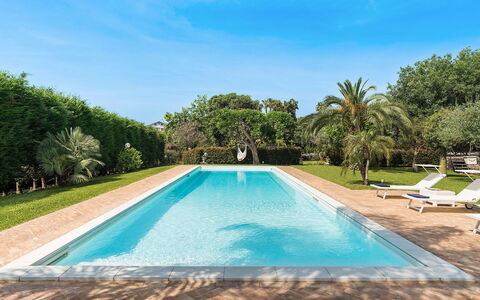 Villa Carosone: Blauw, Zwembad, Toevlucht, Samengesteld Materiaal, Schaduw, Tuin, Landscaping, Eco Hotel, Waterpartij, Hacienda