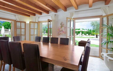 Villa Higo: Meubilair, Interieur Ontwerp, Flooring, Tafel, Hout, Stoel, Verdieping, Keuken En Eettafel, Plafond, Eetkamer