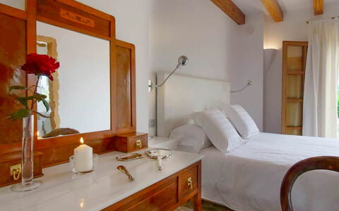 Villa Higo: Meubilair, Hout, Interieur Ontwerp, Flooring, Verdieping, Verlichting, Bed, Slaapkamer, Huis, Kamer