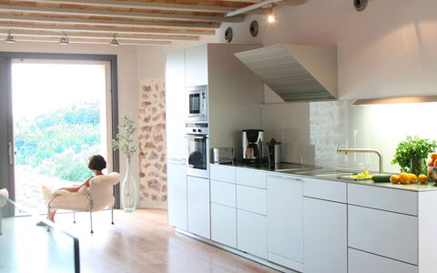 Villa Arch: Keuken, Countertop, Meubilair, Interieur Ontwerp, Flooring, Toestel Van De Keuken, Verdieping, Hout, Cabinetry, Major Appliance
