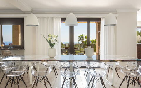 Villa Bridgitte: Meubilair, Interieur Ontwerp, Flooring, Hout, Stoel, Tafel, Verdieping, Plafond, Keuken En Eettafel, Eetkamer