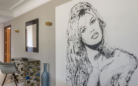 Villa Bridgitte: Muur, Meubilair, Interieur Ontwerp, Verdieping, Flooring, Slaapkamer, Kamer, Huis, Bed