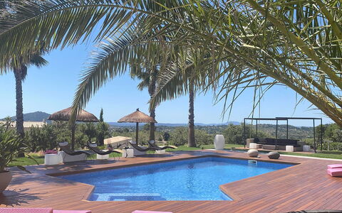 Villa Sofia: Zwembad, Meubilair, Toevlucht, Buitenmeubels, Eco Hotel, Schaduw, Ligstoel, Stoel, Paraplu, Vrije Tijd