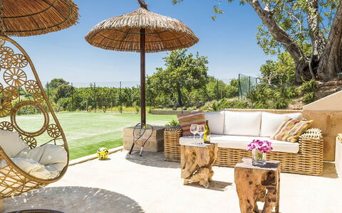 Villa Sofia: Meubilair, Buitenmeubels, Schaduw, Stoel, Outdoor Structuur, Paraplu, Tuin, Wicker, Natuurlijk Materiaal, Patio