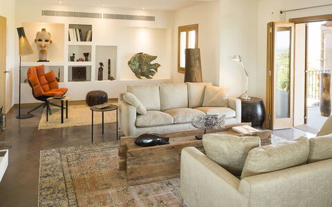 Villa Sofia: Meubilair, Interieur Ontwerp, Bankstel, Flooring, Verdieping, Woonkamer, Hout, Huis, Tafel, Kamer