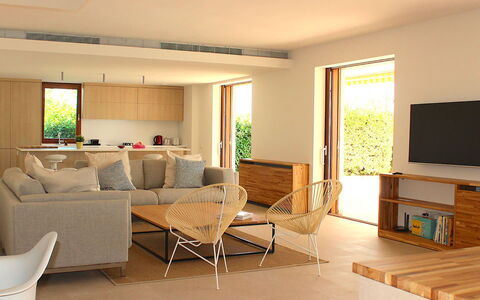 Villa Acapulco: Meubilair, Interieur Ontwerp, Flooring, Verdieping, Muur, Hout, Bankstel, Tafel, Stoel, Woonkamer