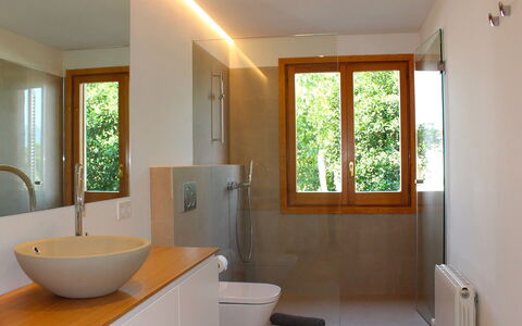 Villa Acapulco: Interieur Ontwerp, Flooring, Loodgieterswerkinrichting, Muur, Badkamer, Hout, Verdieping, Plafond, Wastafel In De Badkamer, Huis