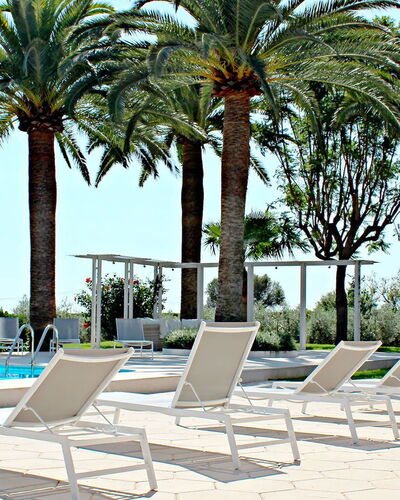 Villa Acapulco: Meubilair, Buitenmeubels, Stoel, Toevlucht, Schaduw, Eco Hotel, Zwembad, Ligstoel, Buitentafel