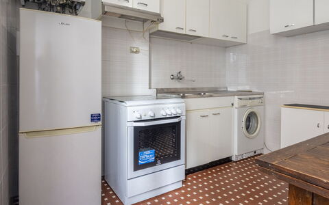 Da Federico, Apartment Genova Brignole: Toestel Van De Keuken, Major Appliance, Flooring, Keuken, Verdieping, Hout, Interieur Ontwerp, Cabinetry, Countertop, Huishoudapparatuur