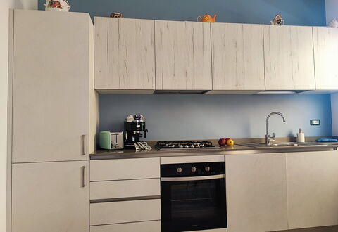 Casa Nadia: Hout, Meubilair, Toestel Van De Keuken, Flooring, Keuken, Cabinetry, Countertop, Major Appliance, Interieur Ontwerp, Huishoudapparatuur