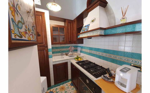 Casa Minori: Keuken, Interieur Ontwerp, Fornuis, Flooring, Major Appliance, Toestel Van De Keuken, Gasfornuis, Verdieping, Fornuis, Countertop
