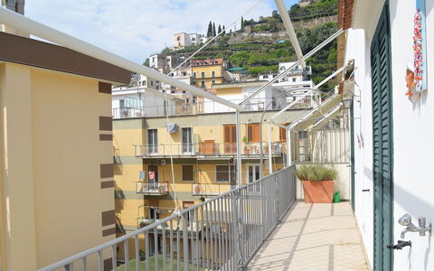 Casa Minori: Appartement, Balkon, Stedelijk Ontwerp, Samengesteld Materiaal, Condominium, Metaal, Leuning, Daylighting