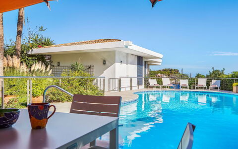Villa Fullmoon: Zwembad, Toevlucht, Buitenmeubels, Paraplu, Vrije Tijd, Eco Hotel, Schaduw, Landgoed, Thermae, Stoel