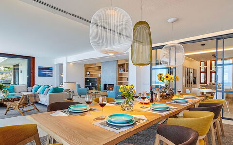 Villa Fullmoon: Interieur Ontwerp, Hout, Meubilair, Flooring, Keuken En Eettafel, Verdieping, Eetkamer, Tafel, Appartement, Huis