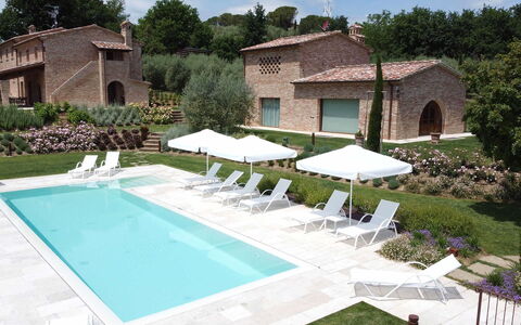 Villa Ripa: Zwembad, Buitenmeubels, Toevlucht, Tuin, Landgoed, Landscaping, Ligstoel, Gazon, Backyard, Hacienda