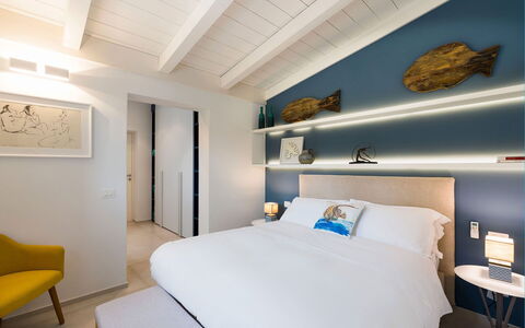 Villa Doddi: Interieur Ontwerp, Slaapkamer, Meubilair, Bed, Flooring, Appartement, Huis, Verdieping, Plafond, Bedding
