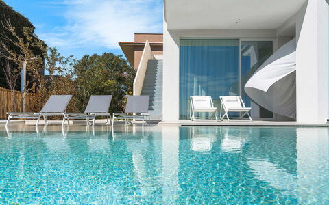 Villa Confini: Zwembad, Buitenmeubels, Toevlucht, Ligstoel, Hotel, Eco Hotel, Villa, Badplaats