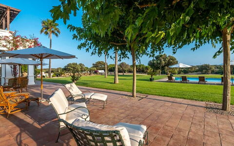 Villa Golf: Blauw, Boom, Plain, Schaduw, Land Lot, Toevlucht, Landgoed, Gazon, Tuin, Landscaping