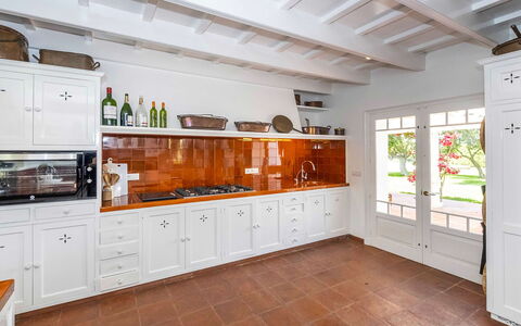 Villa Golf: Keuken, Interieur Ontwerp, Countertop, Flooring, Cabinetry, Hout, Huis, Verdieping, Meubilair, Kast