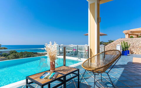 Villa Superba: Blauw, Toevlucht, Buitenmeubels, Vrije Tijd, Eco Hotel, Appartement, Zee, Stoel, Schaduw, Hotel
