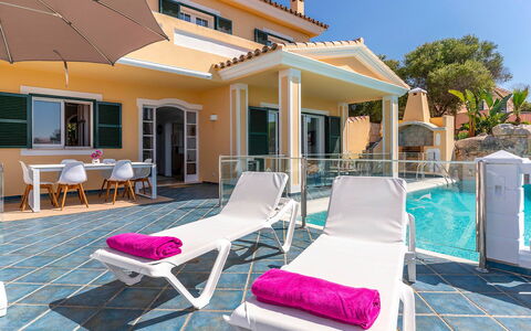Villa Superba: Zwembad, Toevlucht, Buitenmeubels, Eco Hotel, Landgoed, Vrije Tijd, Stoel, Villa, Ligstoel, Hotel