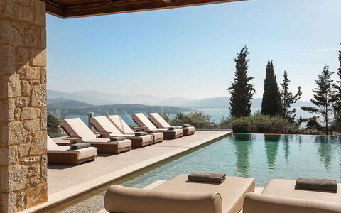 Villa Senia: Huis, Toevlucht, Landgoed, Eco Hotel, Stoel, Schaduw, Villa, Landscaping, Zwembad