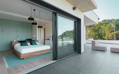 Villa Bellalta: Interieur Ontwerp, Verdieping, Flooring, Slaapkamer, Meubilair, Appartement, Bed, Kamer, Hoofdkussen, Toevlucht