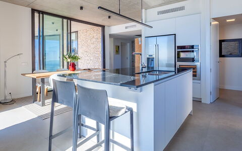 Villa Mirante: Meubilair, Keuken, Interieur Ontwerp, Flooring, Plafond, Verdieping, Countertop, Stoel, Keuken En Eettafel, Verlichting