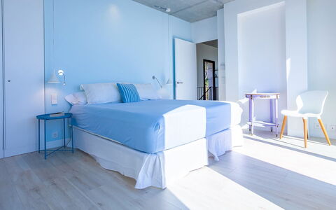 Villa Mirante: Blauw, Interieur Ontwerp, Meubilair, Flooring, Verdieping, Plafond, Kamer, Slaapkamer, Bed, Appartement