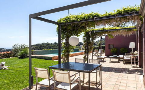 Casa Jhonny: Meubilair, Buitenmeubels, Stoel, Tafel, Bloempot, Schaduw, Tuin, Buitentafel, Eco Hotel