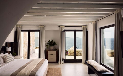 Villa Talia: Meubilair, Interieur Ontwerp, Verdieping, Bed, Kamer, Slaapkamer, Linens, Appartement, Toevlucht, Kussen Gooien