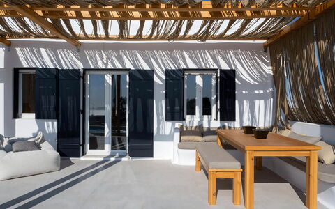 Villa Osiride: Buitenmeubels, Meubilair, Schaduw, Stoel, Toevlucht, Ontwerp, Hardwood, Pergola, Balkon, Ligstoel