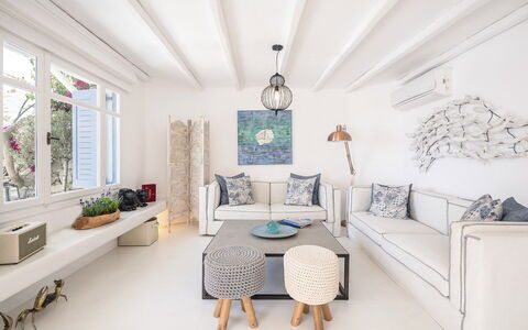 Villa Tiche: Meubilair, Muur, Interieur Ontwerp, Bankstel, Flooring, Verdieping, Huis, Woonkamer, Kamer, Appartement