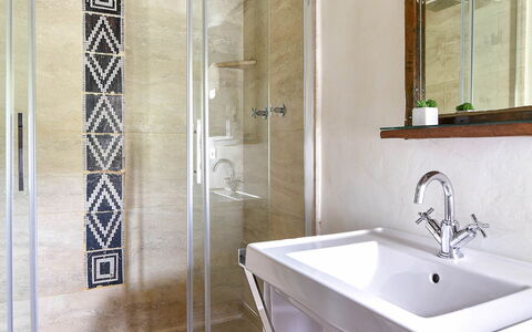 Borgo di San Biagio: Flooring, Verdieping, Interieur Ontwerp, Plafond, Meubilair, Loodgieterswerkinrichting, Badkamer, Tegel, Loodgieter, Kamer
