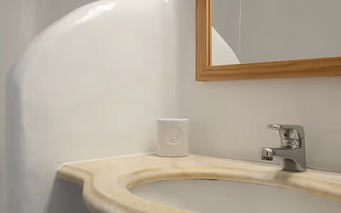 Mykonos Pool House 2: Loodgieterswerkinrichting, Kraan, Loodgieter, Badkamer, Wastafel, Wastafel In De Badkamer, Spiegel, Ceramic