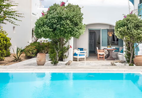 Mykonos Pool House 2: Zwembad, Bloempot, Toevlucht, Kamerplant, Buitenmeubels, Landgoed, Eco Hotel, Landscaping, Binnenplaats, Hacienda