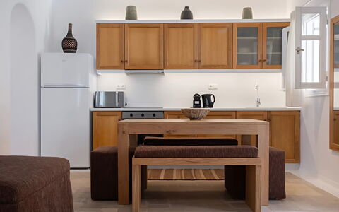 Mykonos Pool House 5: Meubilair, Hout, Cabinetry, Interieur Ontwerp, Flooring, Countertop, Keuken, Tafel, Verdieping, Kamer