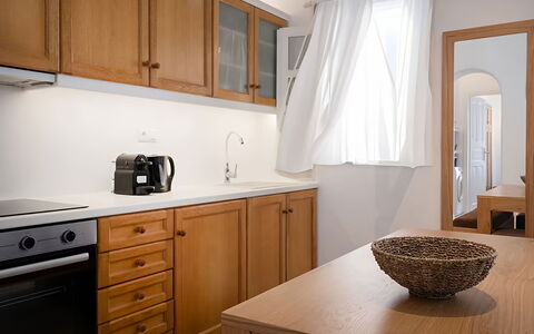 Mykonos Pool House 5: Meubilair, Cabinetry, Countertop, Hout, Interieur Ontwerp, Flooring, Verlichting, Keuken, Verdieping, Kamer