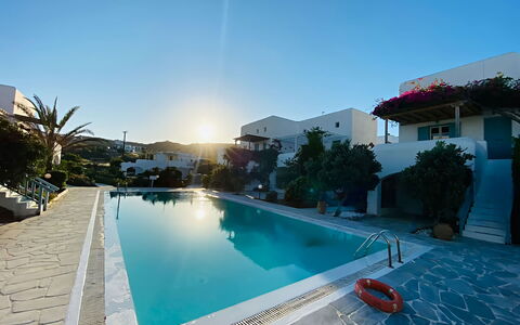 Mikonos Pool House 6: Zwembad, Toevlucht, Buitenmeubels, Vrije Tijd, Eco Hotel, Ligstoel, Paraplu, Badplaats, Hotel, Vakantie